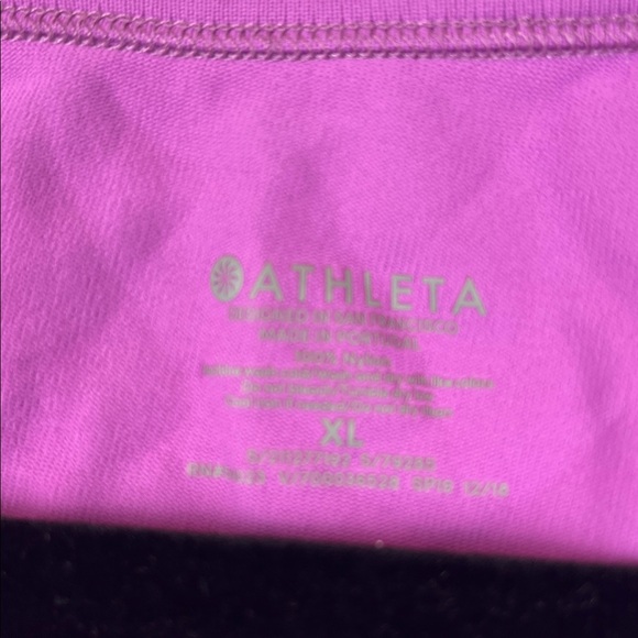 Athleta TWO XL Fushia Foothill Seamless Tank Top + Black Breezy Scoop V-neck - Picture 6 of 13